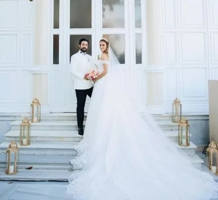 unlu-cifte-taciz-ustune-taciz-tatilleri-bile-zehir-olunca-karakola-kostular-1640757697543.jpg Ünlü çifte taciz üstüne taciz! Tatilleri bile zehir olunca karakola koştular - 3
