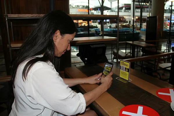 İstanbul Havalimanı’nda bir ilk daha! Yolcular yemek siparişlerini QR kodu ile verecek