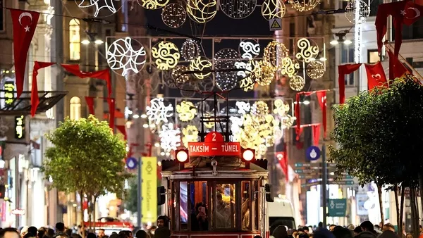 istanbulda-yilbasinda-o-caddeler-trafige-kapatilacak-1672435068100.jpg İstanbul'da yılbaşında o caddeler trafiğe kapatılacak! İşte alternatif yollar... - 1