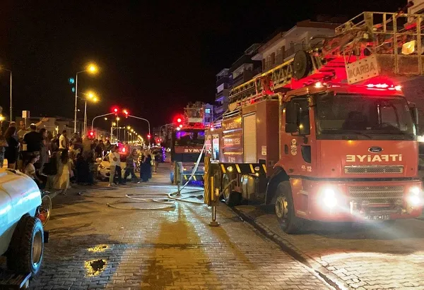 1691811313515.jpeg Çanakkale'de apartmanda önce patlama sonra yangın - 1