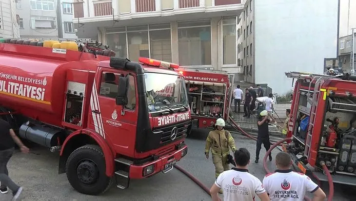 İstanbul Arnavutköy’de korkutan yangın! Film izler gibi izlediler