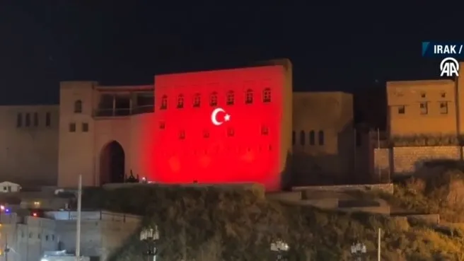 Erbil Kalesi’ne Türk bayrağı yansıtıldı!