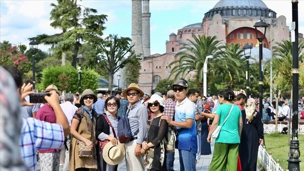 Bakan rakam verdi! Yabancı turist sayısında rekor