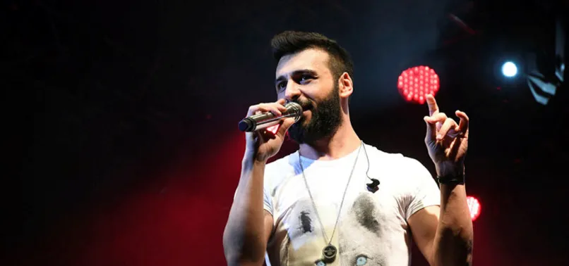 Ünlü şarkıcı Emre Kaya hastaneye kaldırıldı