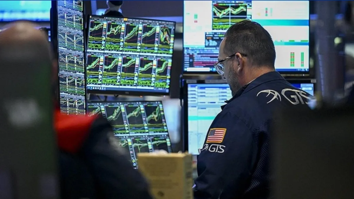 New York borsası haftanın son iş gününü karışık seyirle tamamladı