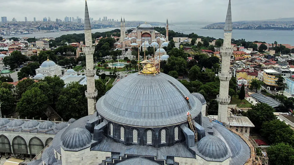 Sultanahmet Camii'nde hareketli anlar! Havadan böyle görüntülendi