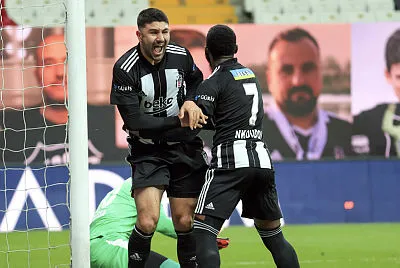 Beşiktaş üç attı üç aldı: Kartal adım adım zirveye