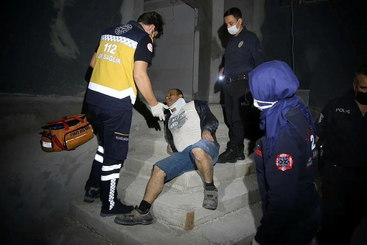 Son dakika: Polisten kaçmaya çalışırken birinci kattan düştü