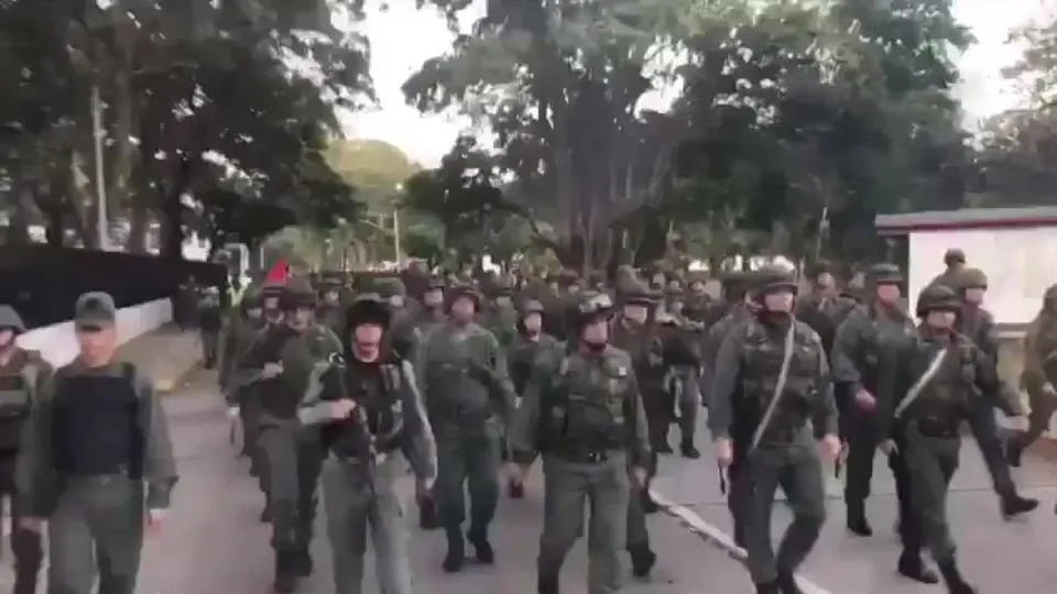 Venezüela ordusu sokağa çıktı