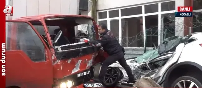 izmitte-kamyonet-saglik-ocagina-girdi-a-haber-olay-yerinde-1639735561151.jpg İzmit’te kamyonet sağlık ocağına girdi! A Haber olay yerinde - 1