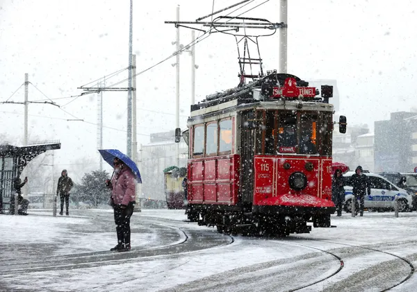 meteorolojiden-38-il-icin-sari-ve-turuncu-kodlu-uyari-istanbulda-kar-yagisi-devam-edecek-mi-yeni-haftada-hava-1647754463697.jpg Meteoroloji'den 38 il için sarı ve turuncu kodlu uyarı! İstanbul'da kar yağışı devam edecek mi? Yeni haftada hava nasıl olacak? - 2
