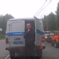 Bu nasıl firar! Sus işareti yapıp...