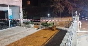 Kadıköy’de büyük panik: Balkon çöktü!