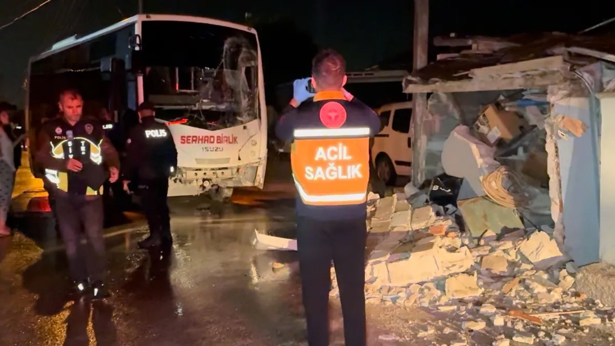 Edirne'de alkollü sürücü dehşeti! Eve daldı: 1 yaralı