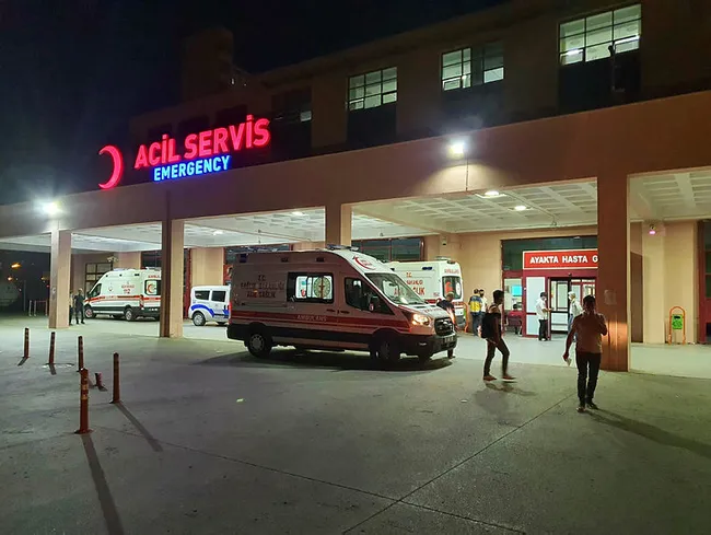 diyarbakirda-babasini-kaybeden-kiz-canina-kiydi-kardesleri-de-onun-olumune-dayanamayarak-intihara-kalkisti-1622984438342.jpg Diyarbakır’da babasını kaybeden kız canına kıydı! Kardeşleri de onun ölümüne dayanamayarak intihara kalkıştı - 1