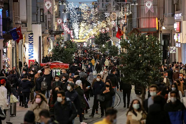 Koronavirüs yasakları kalktı AVM'ler rekor kırdı! Vatandaşlar akın etti - 5