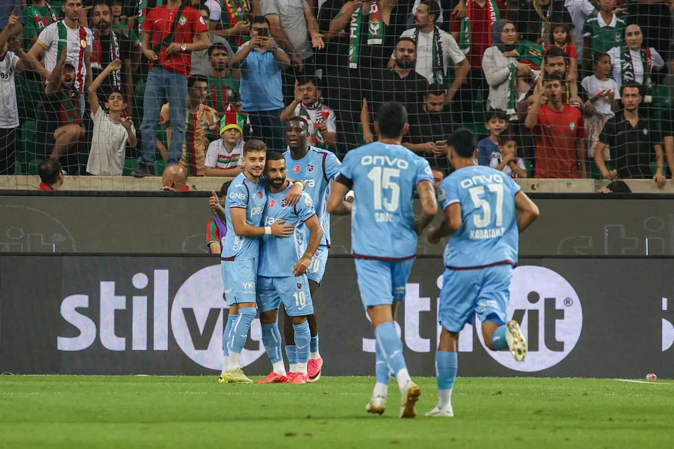 canli-anlatim-amedspor-trabzonspor-1788205519790.jpg Fırtına uzatmalarda yıkıldı! Maç sonucu: Amedspor 2-1 Trabzonspor - 6