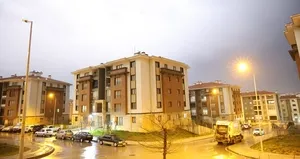 Elazığ’da şimşekler geceyi gündüze çevirdi