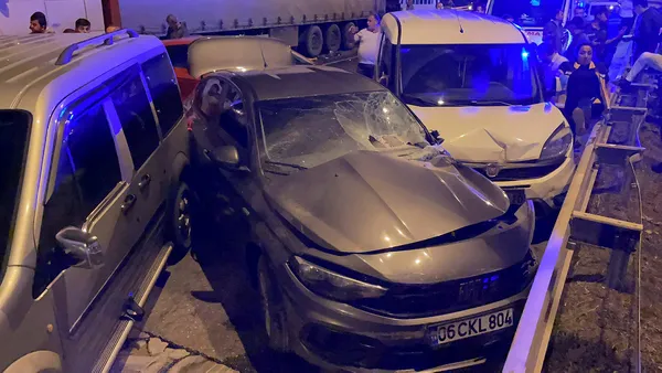 1662666247224.jpg Samsun'da zincirleme kaza! Tam 23 araç birbirine girdi! Aralarında TIR ve yolcu otobüsü de var... Çok sayıda kişi yaralandı - 2