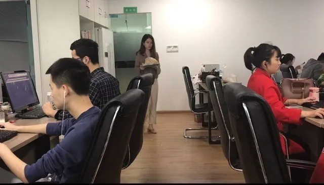 Çinli fenomen ofiste yaptığıyla hayranlarını şaşırttı! Görenler şoke oldu