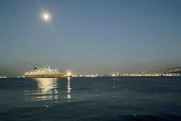 25 yıl sonra bir ilk gerçekleşmişti! İkinci gemi de İzmir’e geldi - 2