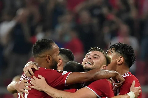 Fenerbahçe’nin grubunda Olympiakos Royal Antwerp’i 2-1 yendi