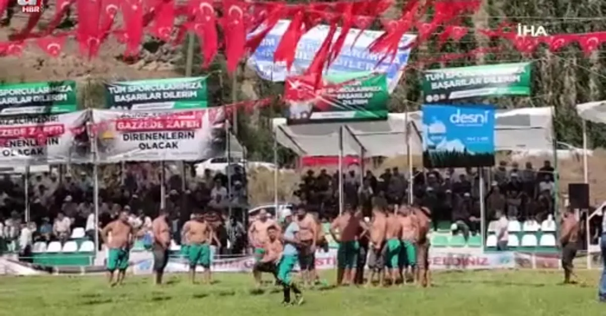 Tortum’da güreşler nefes kesti
