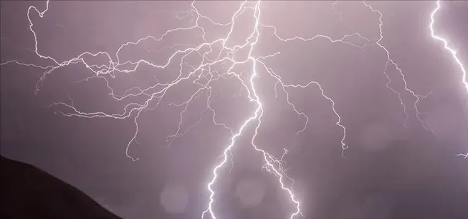 Pakistan’da yıldırım düştü! Çok sayıda ölü var