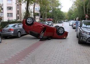 İstanbul’da görenleri hayrete düşüren kaza! Otomobil ara sokakta ters döndü
