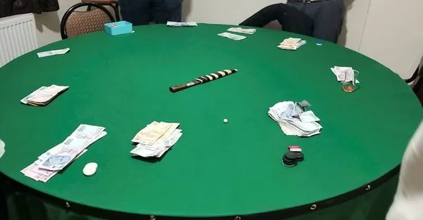 antalyada-korona-kumari-12-kisiye-ceza-yagdi-1622319827033.jpg Antalya'da korona kumarı: 12 kişiye ceza yağdı! - 1