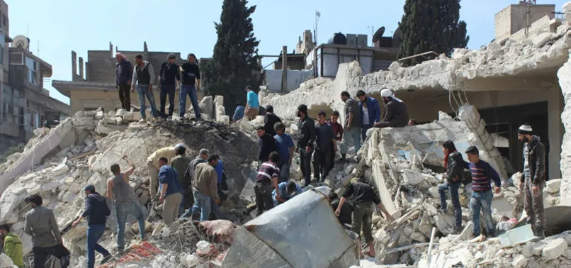 İdlib'te cami ve çarşıya saldırı: 21 ölü