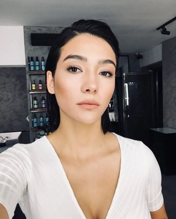 Hadise Makyajsiz Fotografiyla Olay Yaratti Sosyal Medya Bunu Konusuyor Unlulerin Makyajsiz Halleri