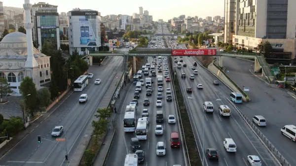 istanbulda-trafik-yogunlugu-yola-cikacaklar-dikkat-1630991804582.jpg İstanbul'da trafik yoğunluğu! Yola çıkacaklar dikkat - 1
