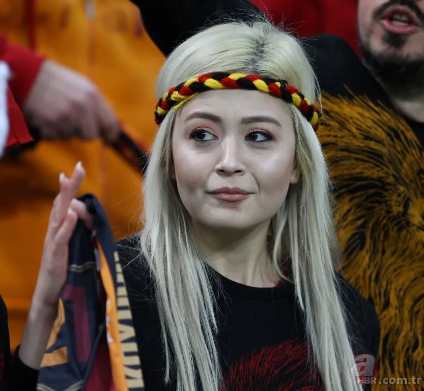 Galatasaray taraftarlarından anlamlı pankartlar 17