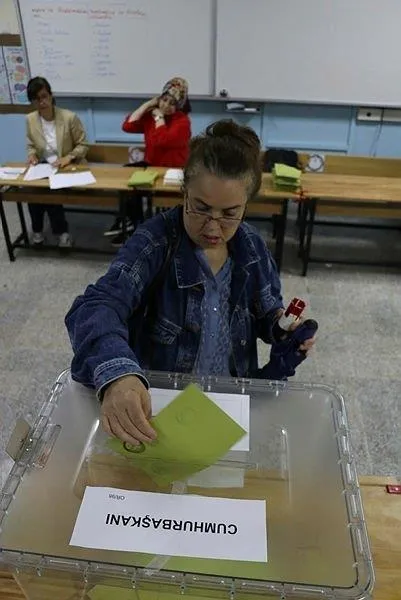 1685280191381.jpeg CHP ve ortağı HDP'den sandık başında provokasyon çabası! Sahte müşahit yakalandı, iki zarf sandığa atıldı - 1