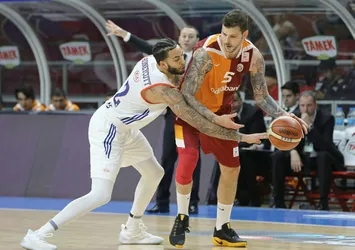 Anadolu Efes, Galatasaray'ı devirdi