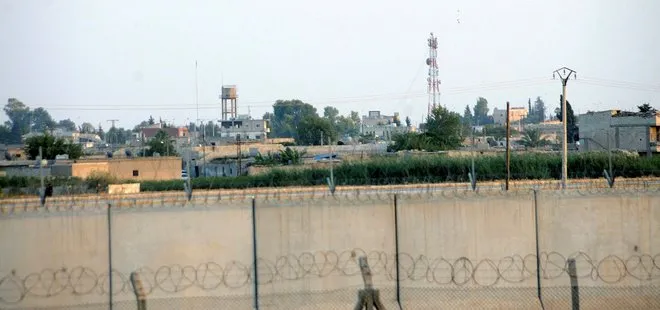 Tel Abyad’daki terör örgütü PYD’yi simgeleyen paçavralar indirildi