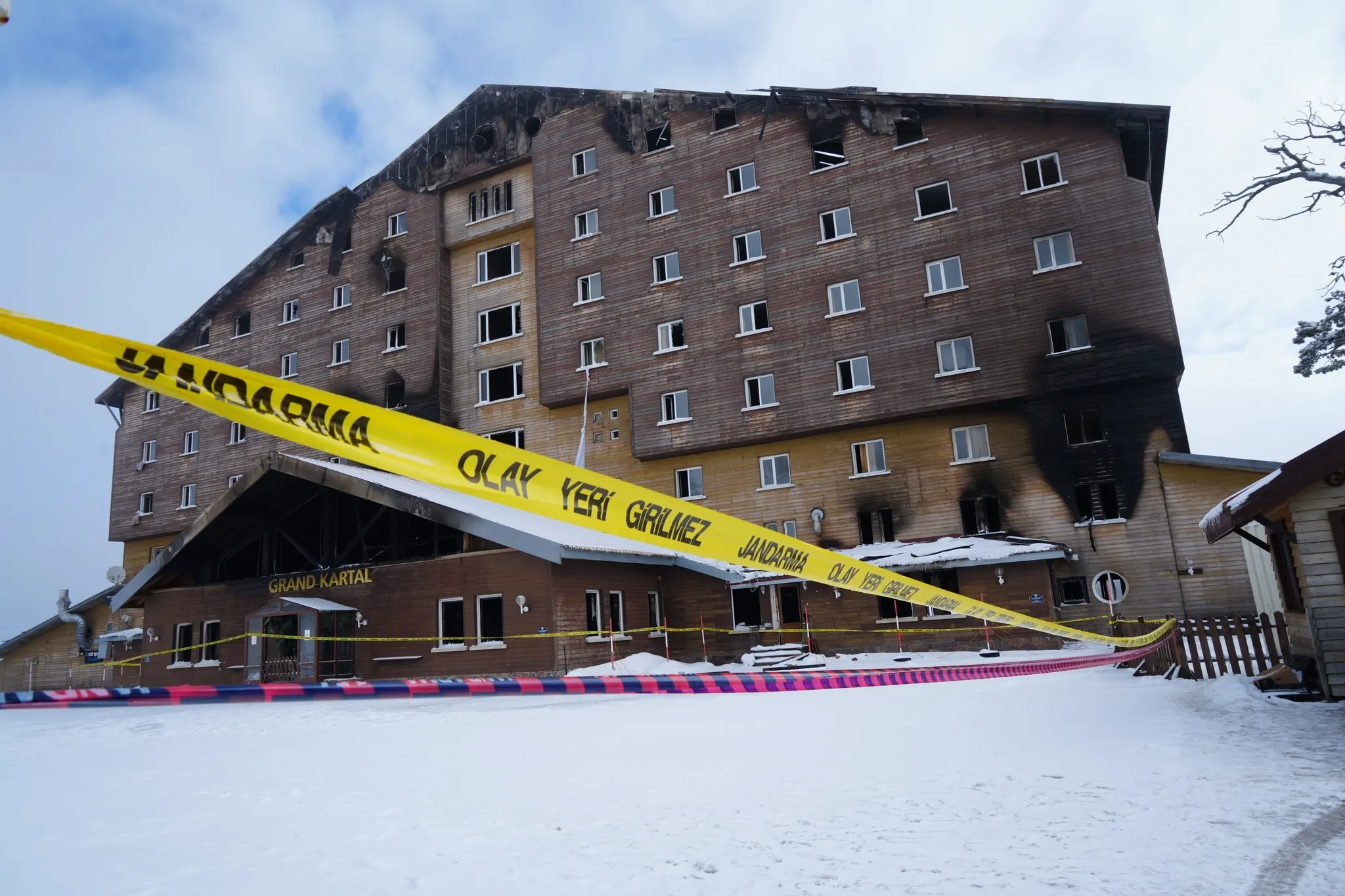 78 kişiye mezar olmuştu! Türkiye’yi sarsan olayda çarpıcı detay... Grand Kartal faciasının gölgesinde ruhsatsız lüks otel