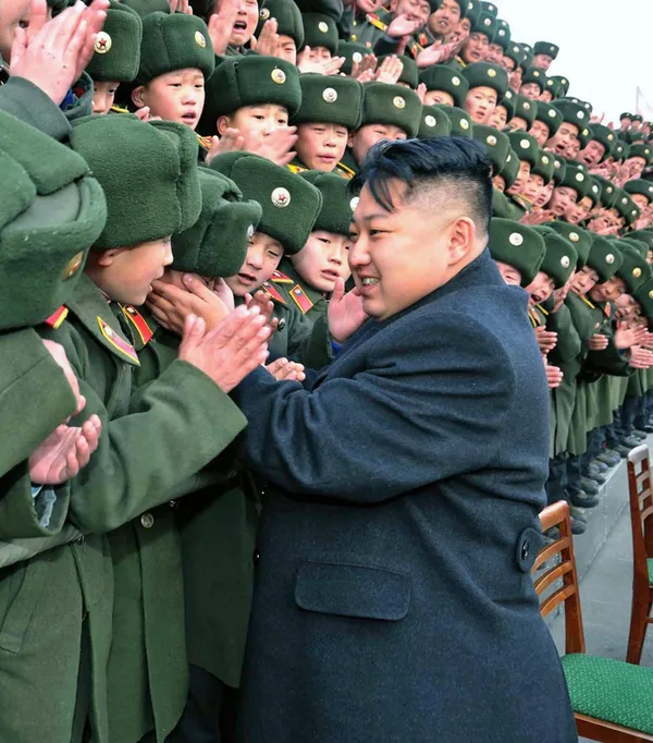 1611146564079.jpg Kuzey Kore lideri Kim Jong Un'dan yeni yasa: Güney Koreli gibi eğlenen ve konuşana hapis cezası - 1