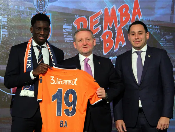 Demba Ba Başakşehir'le imzaladı - 3