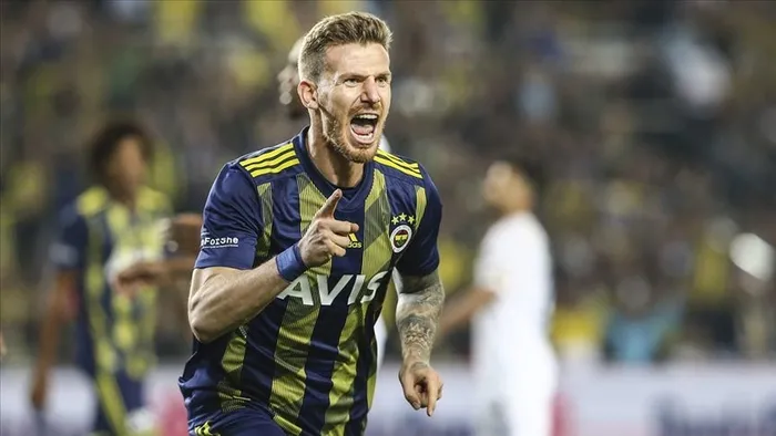 fenerbahce-ayriligi-resmen-acikladi-yildiz-oyuncuya-transfer-gorusmeleri-icin-izin-verildi-mourinhodan-onay-1720432993288.jpg Fenerbahçe ayrılığı resmen açıkladı! Yıldız oyuncuya transfer görüşmeleri için izin verildi! Mourinho'dan onay... - 1