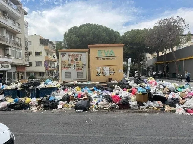 İzmirliye cam açmak da artık yasak! CHP’li belediyeler toplayamadıkları çöpleri ateşe veriyor