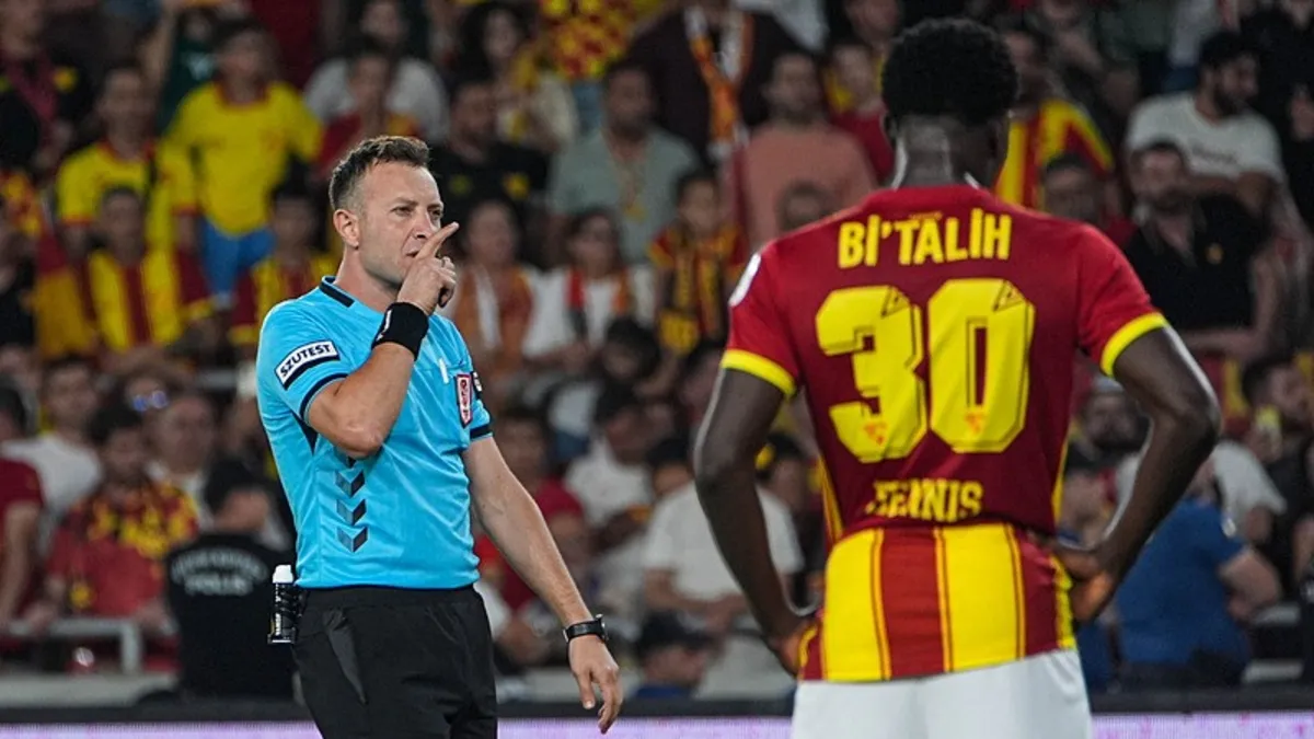 Göztepe-Fenerbahçe maçı sonrası hakemlere yoğun eleştiri: Sahaya girmeyi hak etmiyor