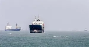 İçinde 9 mürettebat olan yük gemisi battı
