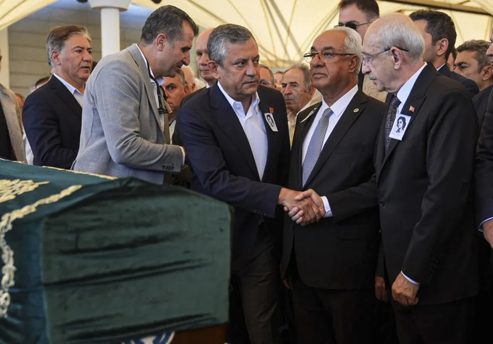 yarinin-turkiyesi-dediler-tozlu-raflara-kalktilar-6li-masanin-hazin-sonu-peki-simdi-neredeler-1785709284014.jpg "Yarının Türkiye'si" dediler, tozlu raflara kalktılar! 6'lı masanın hazin sonu: Peki şimdi neredeler? - 7