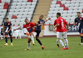 Fraport TAV Antalyaspor: 1 - Gaziantep FK: 1 | Maçta 4 kırmızı kart...