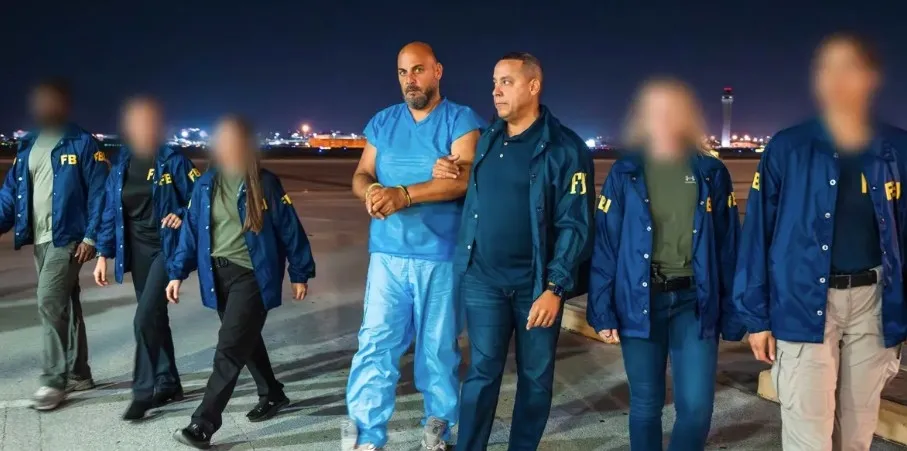abdnin-en-buyuk-soyguncusunu-turkiye-yakaladi-fbi-pesindeydi-iste-nefes-kesen-operasyonun-detaylari-1782295890939.jpeg ABD'nin en büyük soyguncusunu Türkiye yakaladı! FBI peşindeydi... İşte nefes kesen operasyonun detayları - 3