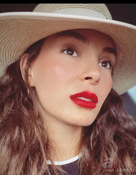 Ebru Şahin sıfır makyaj yakalanınca eli ayağına dolandı! 2 saat cilt bakımı yaptıran Ebru Şahin aracına binmek isterken akla karayı seçti 5