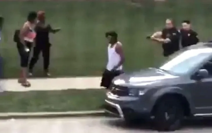 Son dakika: ABD’de yine polis şiddeti! Siyahi adamı 7 kurşunla sırtından vurdu