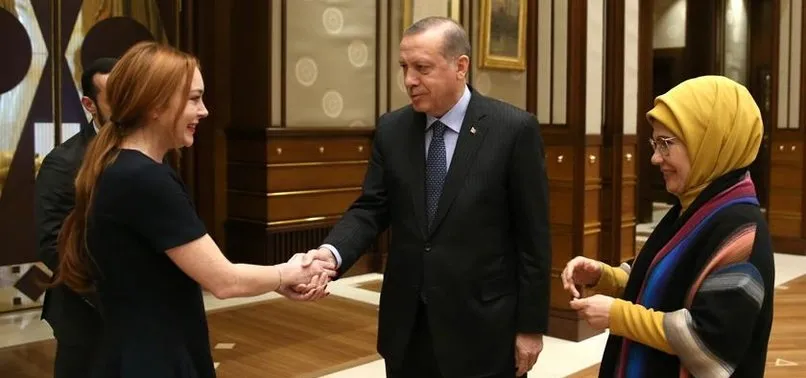 LİNDSAY LOHAN, KUR’AN-I KERİM’İ ANLAMAK İÇİN ARAPÇA ÖĞRENİYOR